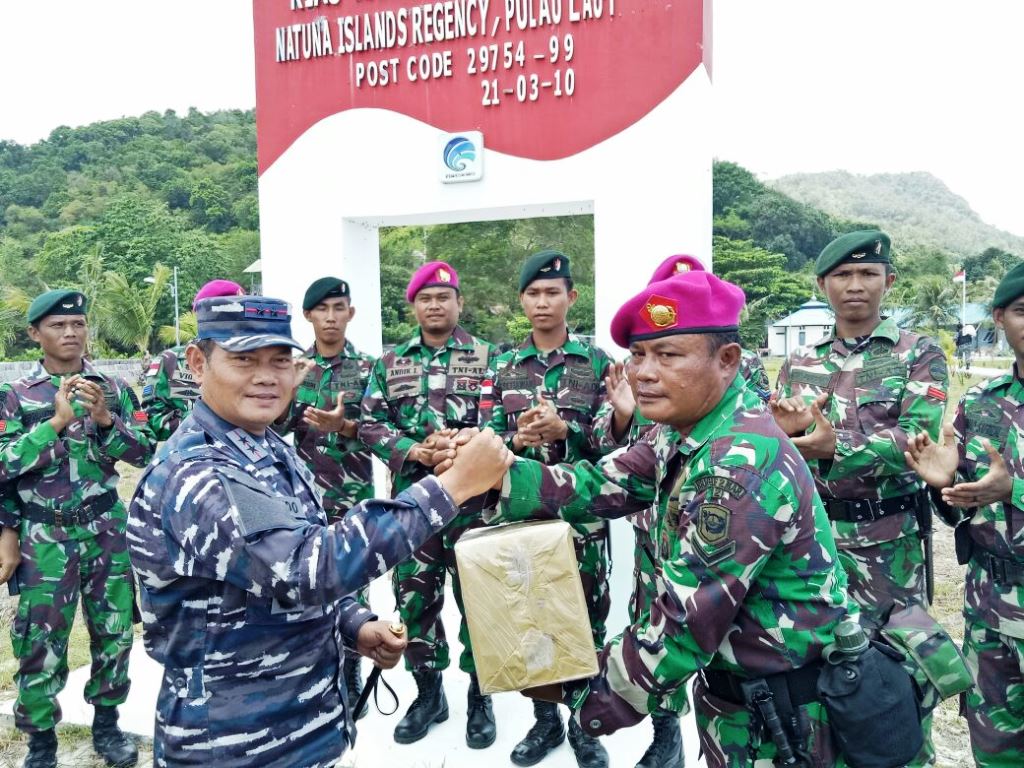 Pangarmabar Kunjungi Prajurit Yang Bertugas di Pulau Terluar Natuna