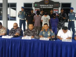 Tim WFQR IV Koarmada I Tangkap Delapan Orang Diduga Akan Merompak di Perairan Karimun