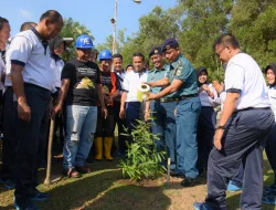 Peduli Lingkungan, Kolonel Imam Teguh Santoso Lakukan Penghijauan di Mako Lantamal IV