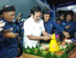 Ultah ke 61, Nurdin Basirun Dapat Kejutan Dari Warga Teluk Keriting