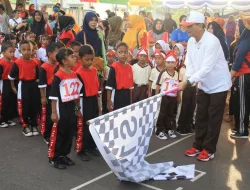 Pj Walikota Lepas Gerak Jalan Kreasi di Tpi Kota