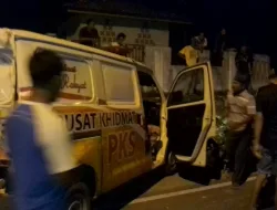Mau Jemput Jenazah, Mobil Ambulance PKS Nyungsep ke Drainase