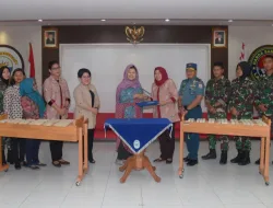 Pinkan Serahkan Bantuan Alat Musik Kulintang ke Korcab IV