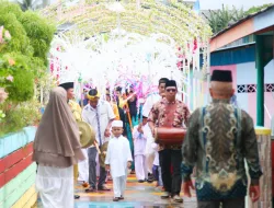 16 Santri TPA Kampung Pelangi Khatam Al-Qur’an
