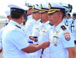 Dansatkat Koarmada I Pimpin Sertijab Dua Komandan KRI