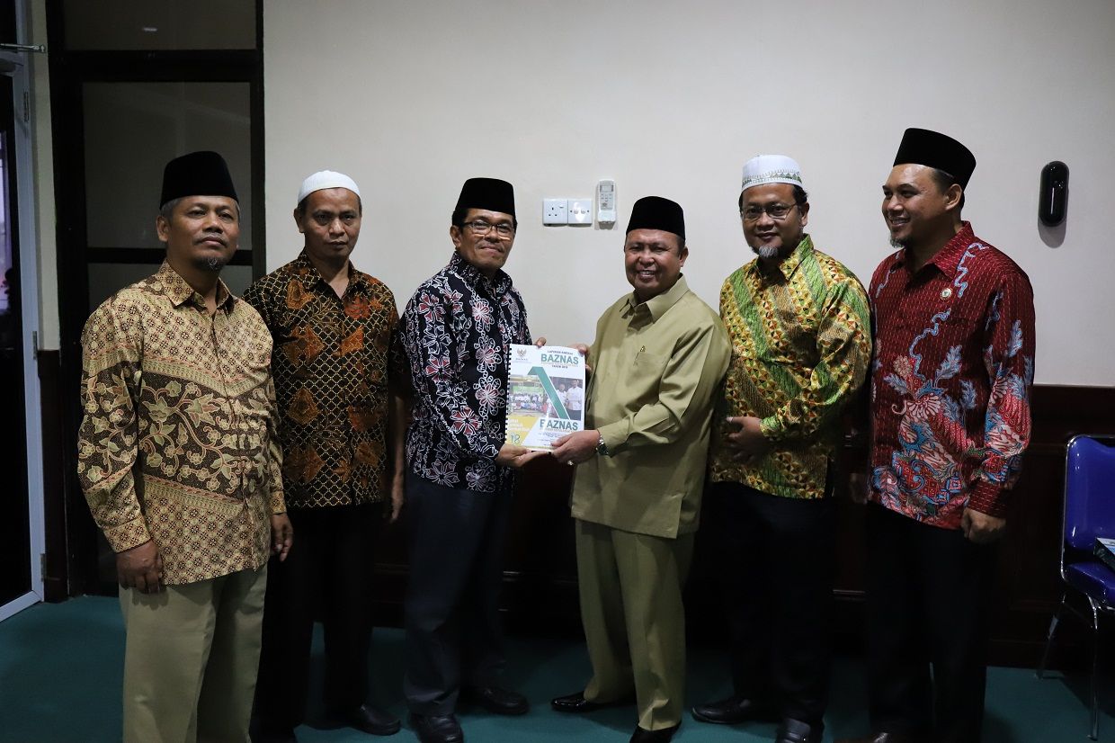 Kunjungan Kerja, BAZNAS Provinsi Kepulauan Riau Serahkan Laporan Kinerja