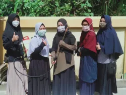 Cegah Covid-19, Tim Kukerta Relawan UNRI Lakukan Penyemprotan Disinfektan Sebagai Bentuk Pengabdian Kepada Masyarakat Di Desa Sungai Beringin