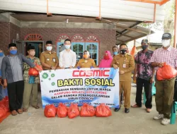 PT. Cosmic Serahkan Paket Sembako untuk Warga RT. 3 Kampung Melayu
