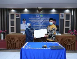 Pemko Serahkan Hibah Tanah ke Umrah