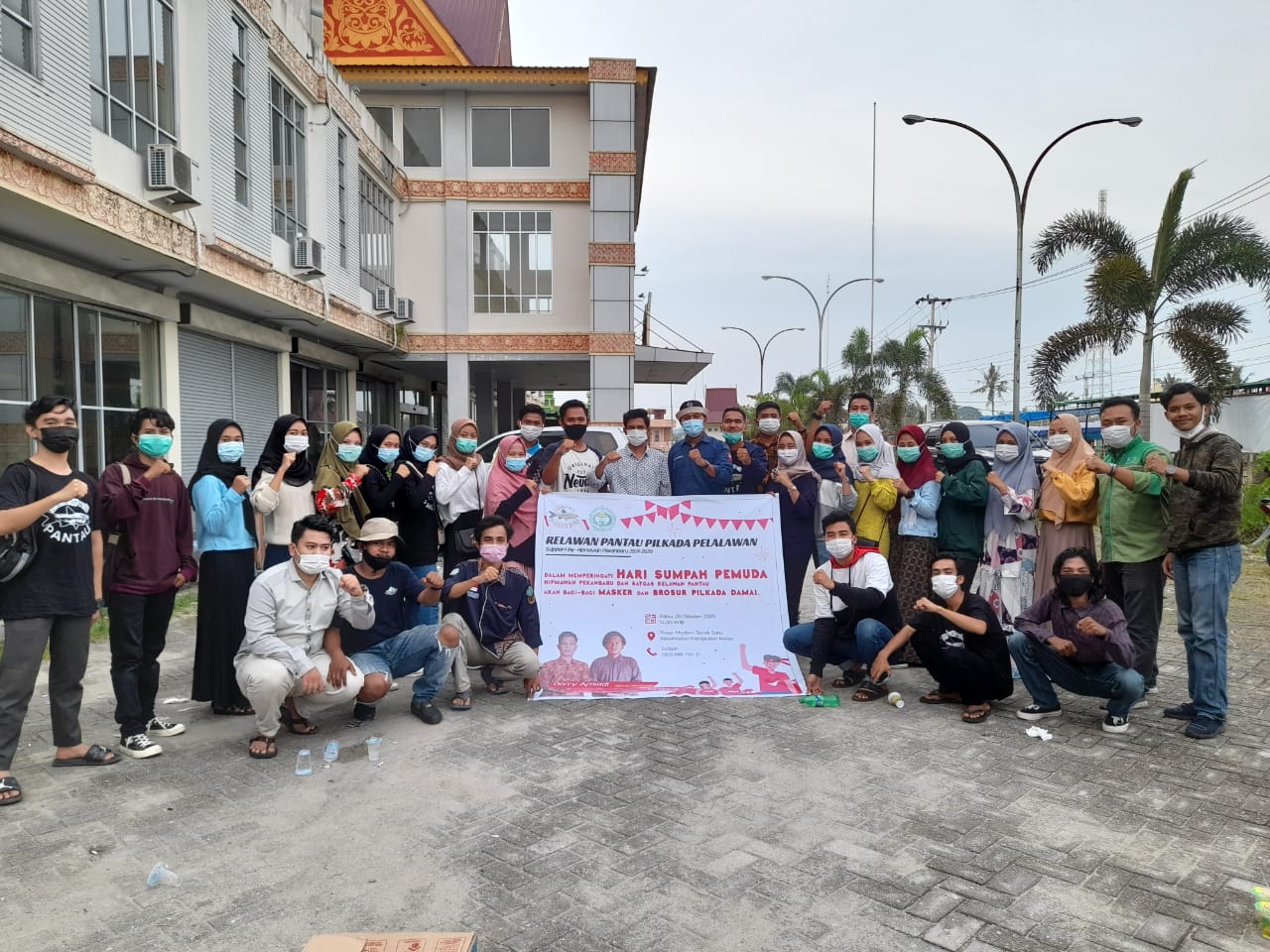 Peringati Sumpah Pemuda, Hipmawan dan Relawan Bagi Masker Serta Himbau Pilkada Damai Kabupaten Pelalawan