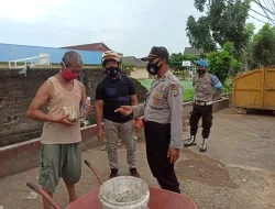 Polsek Bukit Bestari Buka Dapur Umum Beri Makanan Kepada Warga