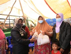 Serahkan Bantuan untuk Warga, Rahma : “Jangan Terprovokasi, Pemko Terus Bergerak”