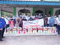 Serahkan Bantuan Sembako, Rahma Beri Semangat Warga