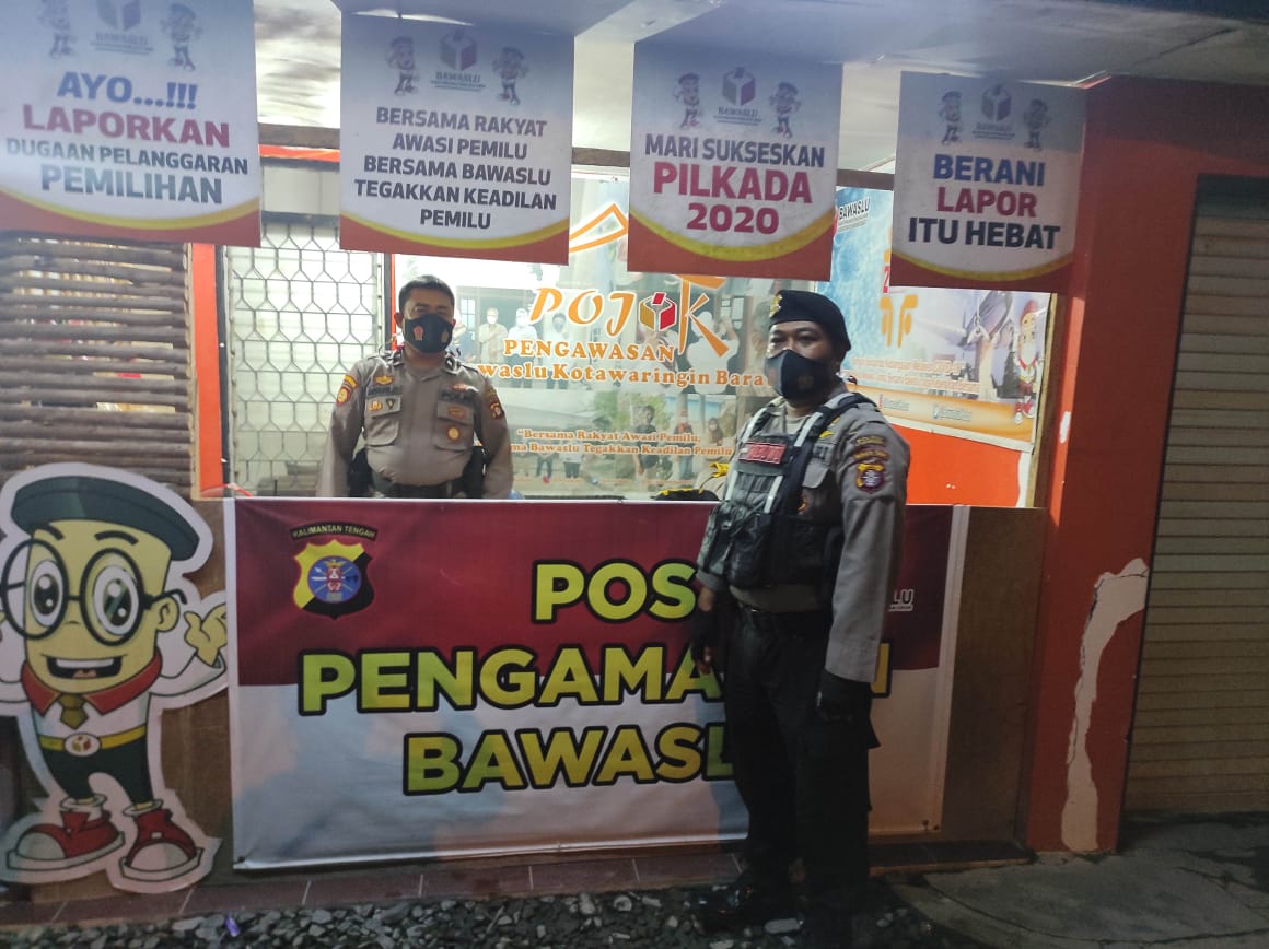Patroli Team Rajawali sampaikan himbauan kepada anggota yang berjaga dikantor Bawaslu Kobar