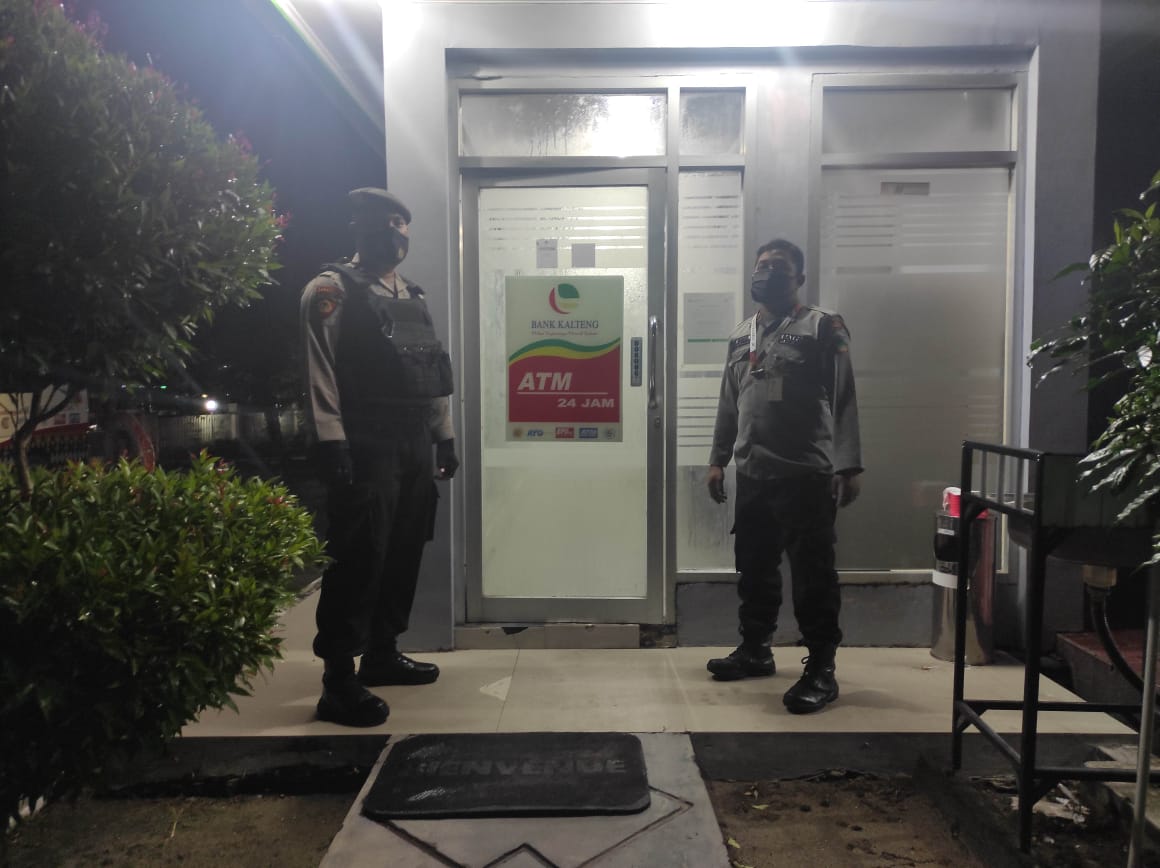 Satsabhara Polres Kotawaringin Barat Sambangi Bank Kalteng di Kobar