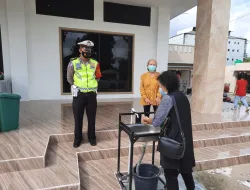Unit Dikyasa Satlantas Polres Kobar Melaksanakan Sosialisasi Protokol Kesehatan dan Kamseltibcar Lantas di Gereja Bethany