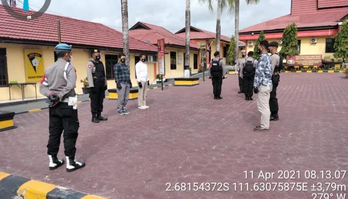 Minggu, SPKT Polres Kobar Tetap Kerja