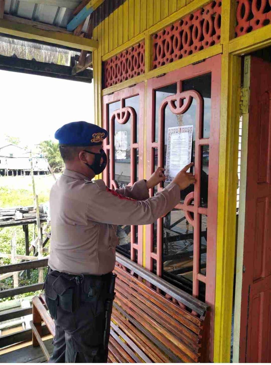 Pemasangan Maklumat Kapolda Kalteng di Bantaran Daerah Aliran Sungai