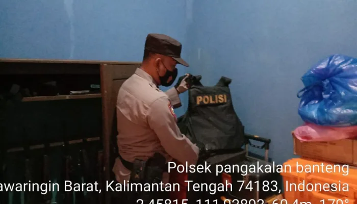 Personel Piket SPKT Polsek Pangkalan Banteng cek tahanan dan barang inventaris dinas