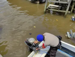 Aipda Dharma Lakukan Harwat Mesin Kapal Satpolairud