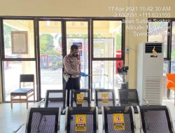 kegiatan Penyemprotan Disinsfecktan di Kantor Pelayanan Samsat Kotawaringin Barat
