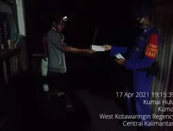Aipda Roni Laksanakan Polmas di Bantaran Sungai Pada Malam Hari