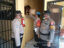 Personel Satsabhara Polres Kobar laksanakan pemeriksaan