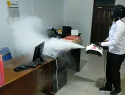 Satresnarkoba Terus Lakukan Penyemprotan Fogging Disinsfektan Di Ruang Kerja
