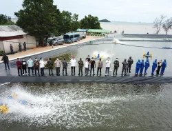 DUKUNG KETAHANAN PANGAN LANAL BATAM TEBAR 600.000 BENUR UDANG
