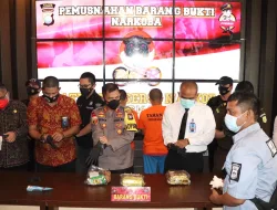 Polres Karimun Musnahkan 3 Kg Sabu Dengan Cara Dilarutkan Pakai Air Panas