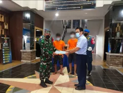 DUA TERSANGKA PELAKU PENYELUNDUPAN BABY LOBSTER DISERAHKAN LANAL BATAM KE SKIPM BATAM