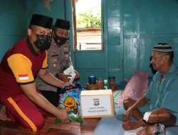 Kapolres Karimun Bakti Sosial berikan kepada Pak Nordin