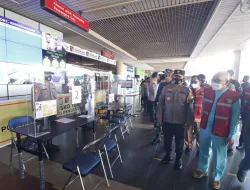 KAPOLDA KEPRI TINJAU POS PENGAMANAN DAN POS PELAYANAN OPERASI KETUPAT SELIGI-2021
