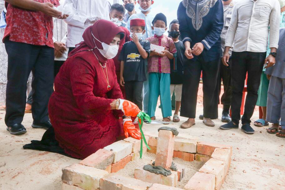 Rahma Lakukan Peletakan Batu Pertama Masjid Baitul ‘Izzah