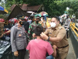 Sinergi Pilar LAS Lakukan Operasi Yustisi di Pasar Pantai Hambawang
