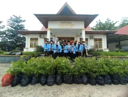 Mahasiswa KUKERTA UNRI Desa Ujung Batu Timur Membagikan 1000 Batang Bibit