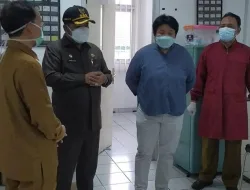 Bupati Karimun Bpk. Dr. H. Aunur Rafiq, S.Sos, M.Si., didampingi Kadis Kesehatan Bpk. Drs. Rachmadi, Apt. M.Ap., Lakukan Sidak Ke RSUD M. SANI