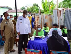Wakil Bupati Karimun bpk H. Anwar Hasyim, M.Si beserta rombongan meninjau secara langsung pelaksanaan Vaksinasi Masal.
