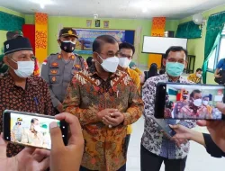Bupati Karimun Bpk. Dr. H. Aunur Rafiq, S.Sos, M.Si, meninjau Pelaksanaan Vaksinasi, Karimun.