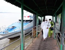 Bupati Karimun Bpk. Dr. H. Aunur Rafiq, S.Sos, M.Si., Melaksanakan Shalat Idul Adha 10 Dzulhijjah 1442 H di Masjid Hijir Ismail Islamic centre Tanjung Batu, Kabupaten Karimun, Selasa (20/07).