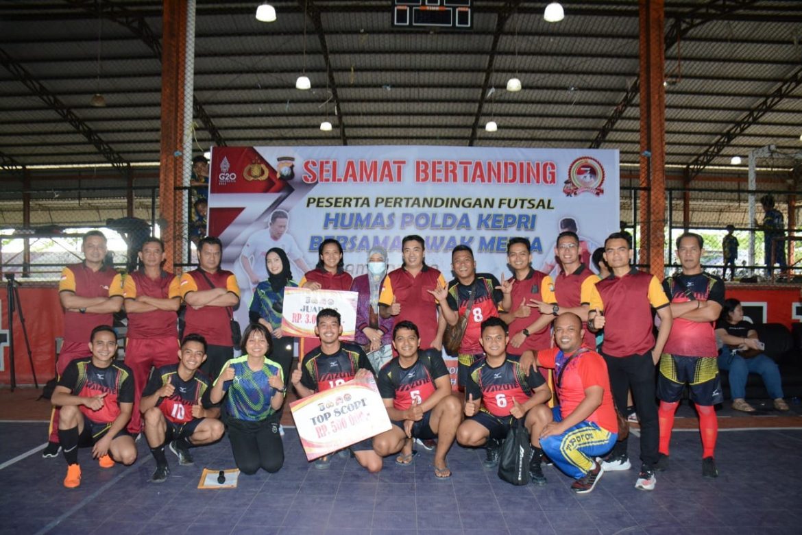Pertandingan Futsal Bersama Awak Media Dalam Rangka Hari Bhayangkara Ke 76, Tim News FC Menjadi Juara Tak Terkalahkan