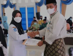 Asisten I Serahkan SK Kepada 205 CPNS dan 57 Guru PPPK Dilingkungan Pemerintah Kabupaten Lingga
