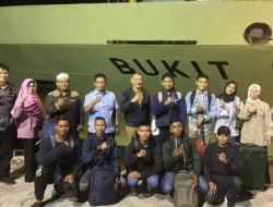 Rodhial Huda Lepas Mahasiswa Natuna yang Akan Kuliah Pem Akamigas