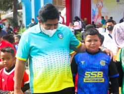 Rangkulan Hangat Roby, Sampaikan Harapan Besar Bagi Anak Bintan