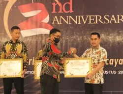 Plt Bupati Bintan Terima Penghargaan Kepala Daerah Inovatif dari Ulasan Network, Bidang Pelayanan Publik