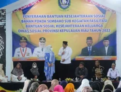 Pesan Roby Saat Penyerahan BKS Pakaian dan Sembako Bagi 1.070 PKM