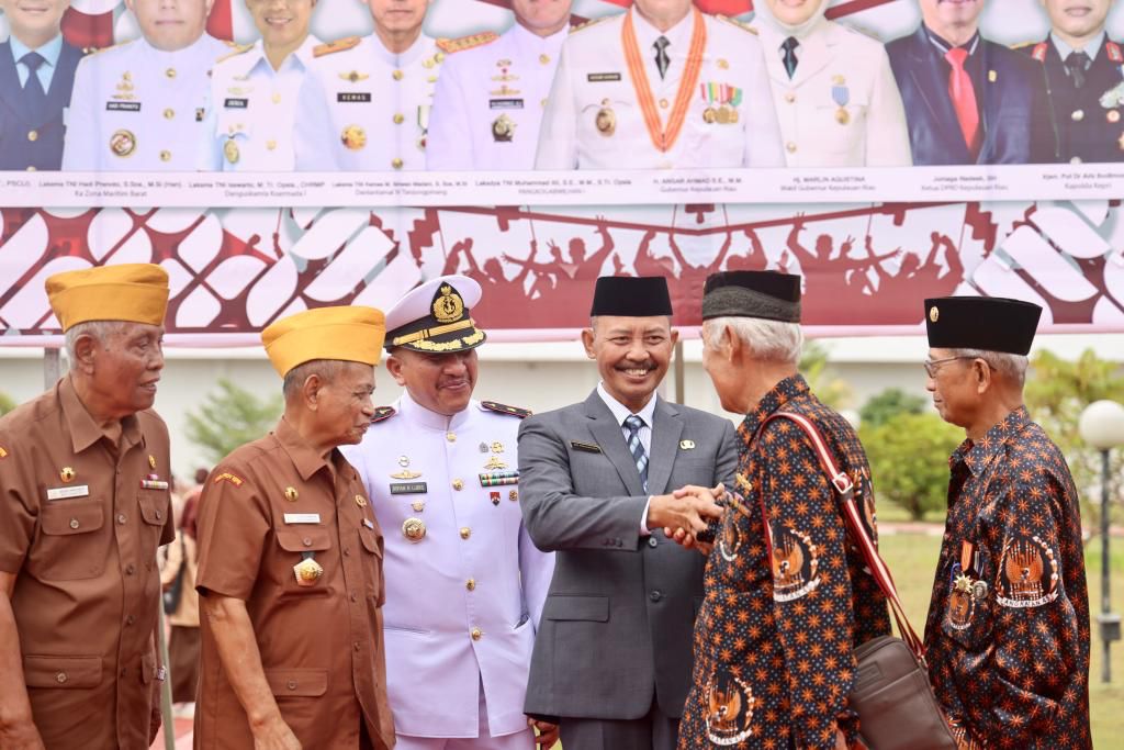 Sekdaprov Pimpin Upacara Hari Pahlawan Tingkat Provinsi Kepri