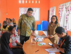 Pastikan BLT Tepat Sasaran, Bupati Cek Penyaluran BLT di Sungai Enam.