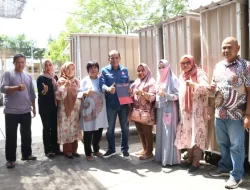 Bantu UMKM, Sirajudin Nur Serahkan Gerobak Dagangan