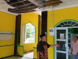Prihatin Plafon Masjid Roboh, Saproni: Tahun Depan Langsung Kita Perbaiki